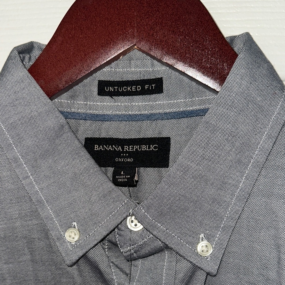 Men's Banana Republic Factory Button-Down Shirt - Picture 2 of 6